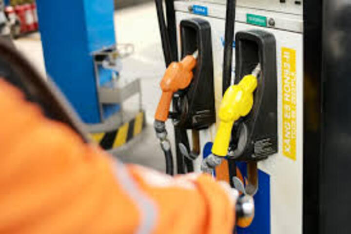 Giá xăng dầu hôm nay 29/12/2025: Tiếp tục giảm sâu