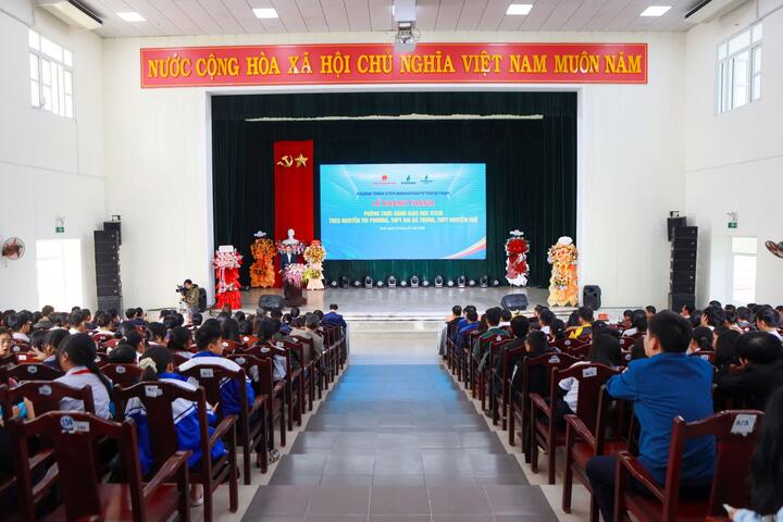 Hướng đến hình thành một thế hệ học sinh giàu trí thức công nghệ