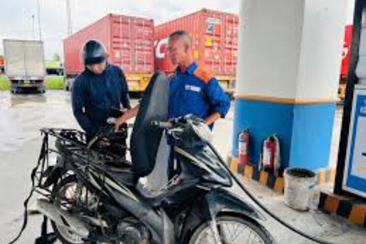 Giá xăng dầu hôm nay 17/1/2026: Đảo chiều tăng nhẹ