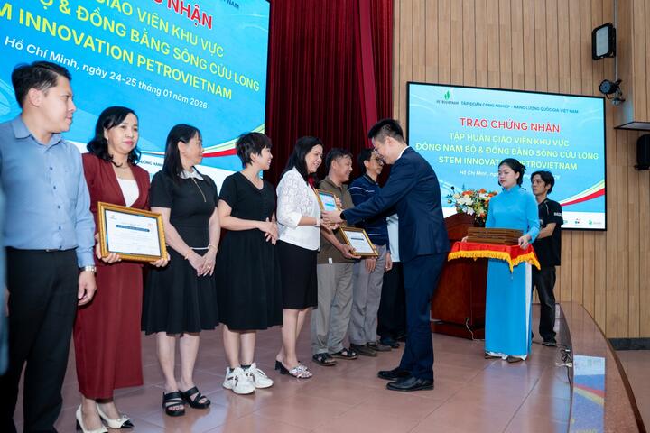 Nâng cao kiến thức, kỹ năng triển khai giáo dục STEM cho giáo viên khu vực Đông Nam Bộ và ĐBSCL