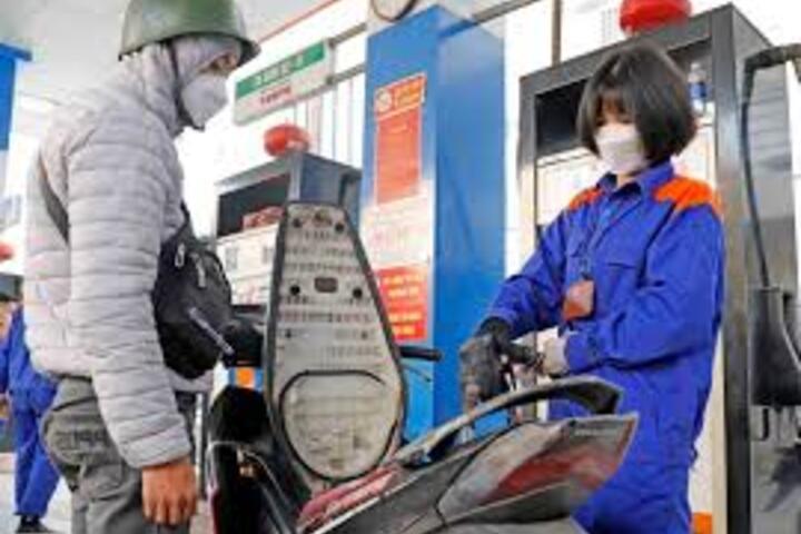 Giá xăng dầu hôm nay 4/2/2026: Bật tăng nhẹ