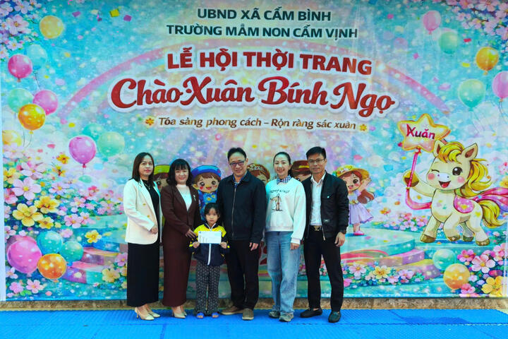 Albert Einstein Hà Tĩnh trao quà Tết cho những hoàn cảnh đặc biệt khó khăn