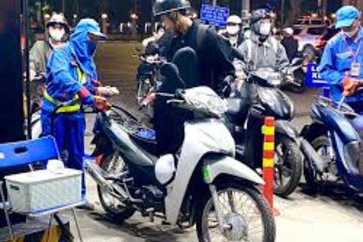 Giá xăng dầu hôm nay 11/2/2026: Đảo chiều giảm