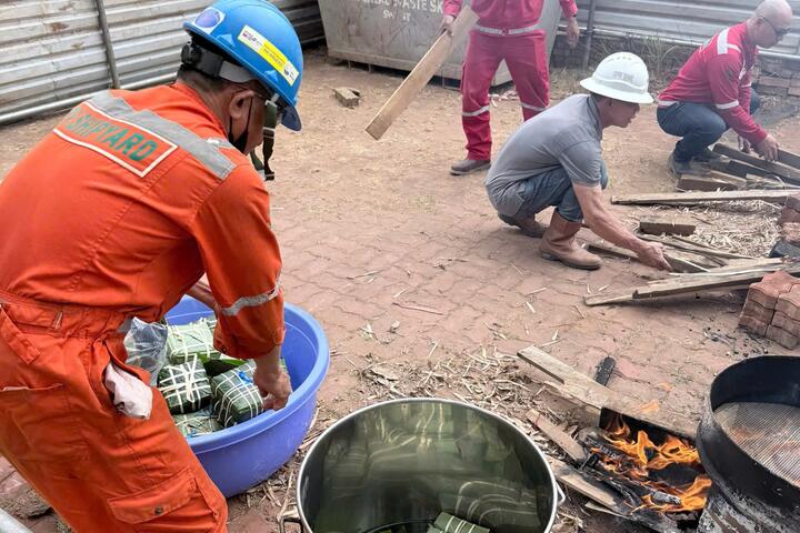 PV Shipyard gói bánh chưng, giữ nếp nhà, giữ tình Xuân