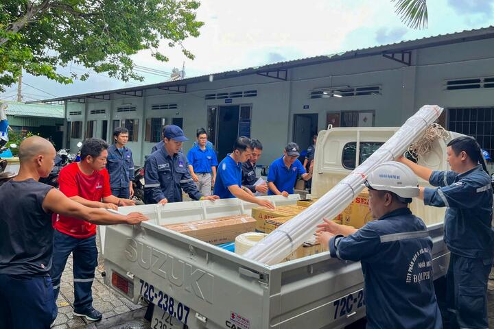 Tuổi trẻ Nhà máy đạm Phú Mỹ: Xung kích từ dây chuyền sản xuất đến những mái nhà dân