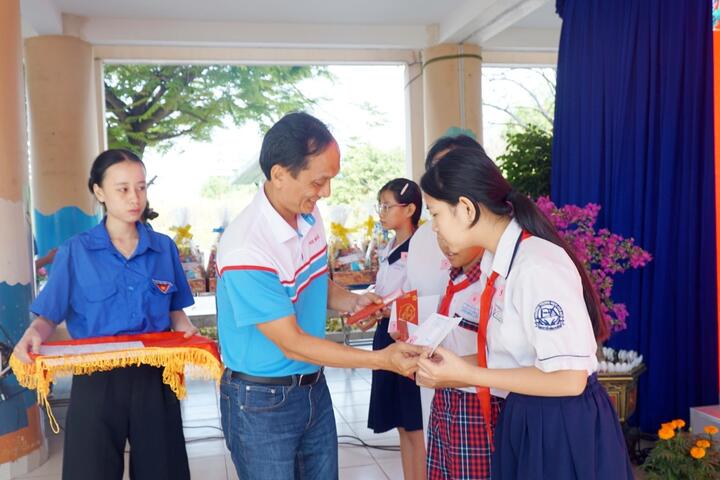 Petrovietnam cùng TP HCM chăm lo những hoàn cảnh bất hạnh hậu Covid-19