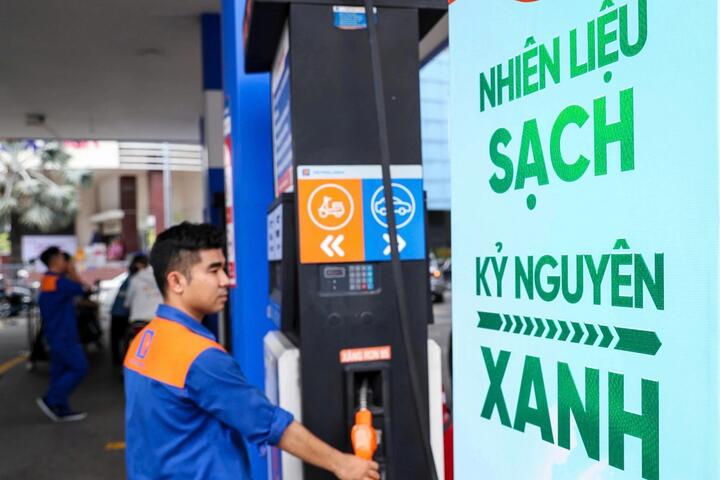 Sau hơn nửa năm thí điểm xăng E10, người dùng đang trải nghiệm ra sao?