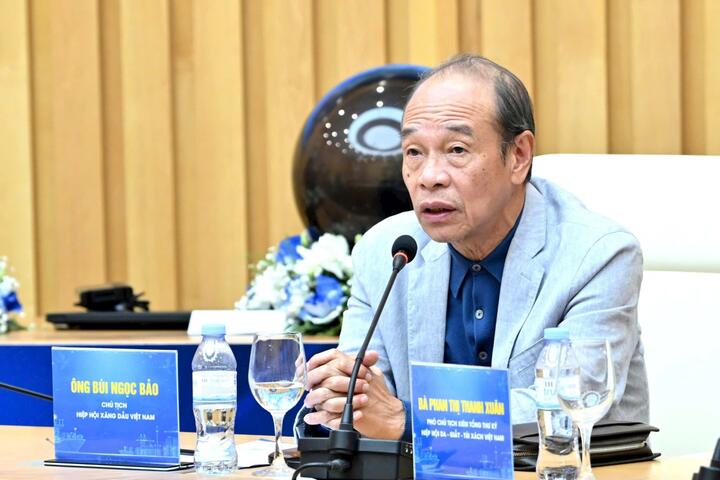 Đề xuất kéo dài thuế nhập khẩu xăng dầu 0% và bãi bỏ thuế kho ngoại quan cho các nhà thầu