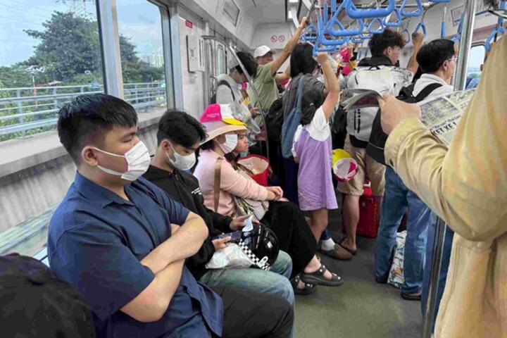 Metro, xe buýt TPHCM hút khách