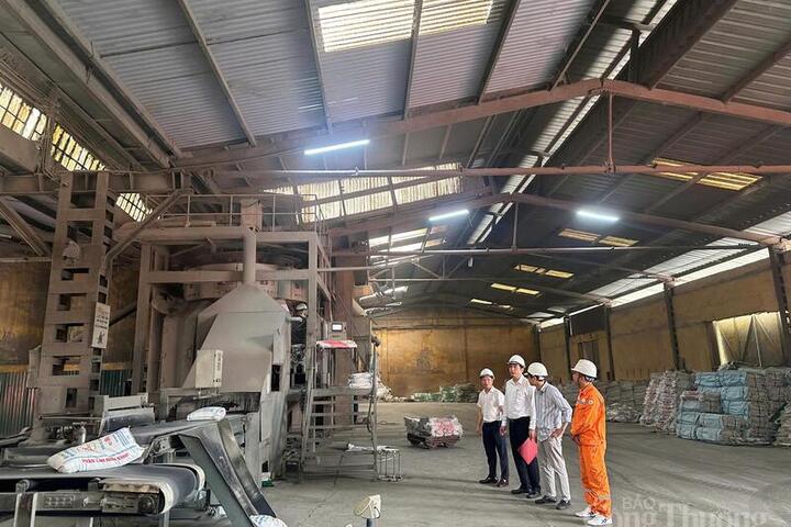 Thủ tướng yêu cầu tiết kiệm điện, thúc đẩy điện mặt trời mái nhà