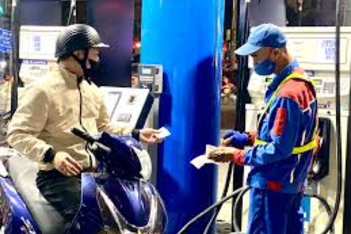 Giá xăng dầu hôm nay 2/4/2026: Thế giới đảo chiều giảm