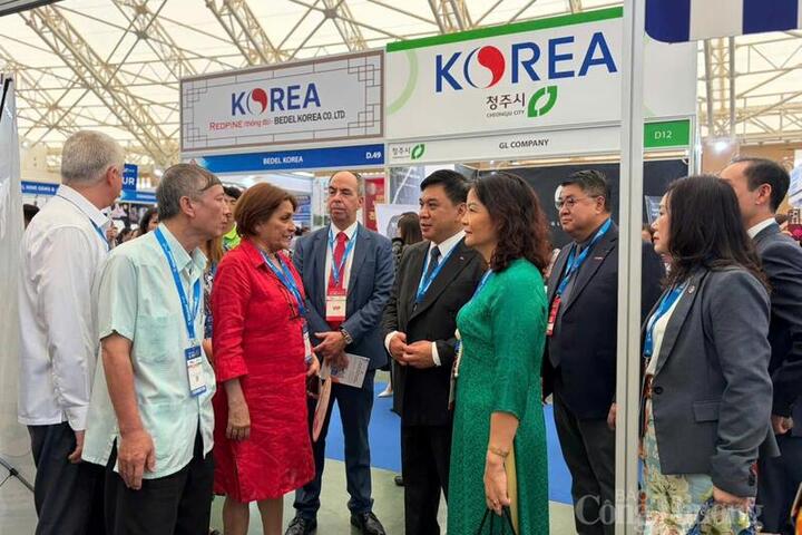 Chùm ảnh: Nhộn nhịp không khí kết nối B2B tại Vietnam Expo 2026