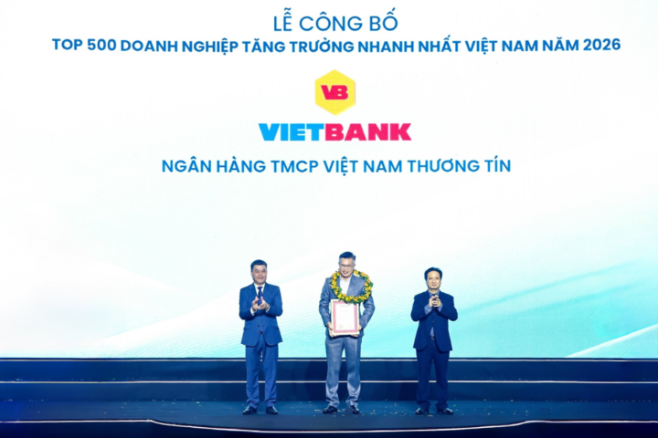 Vietbank lần thứ 7 liên tiếp được vinh danh trong FAST500 và Top 50 doanh nghiệp tăng trưởng xuất sắc