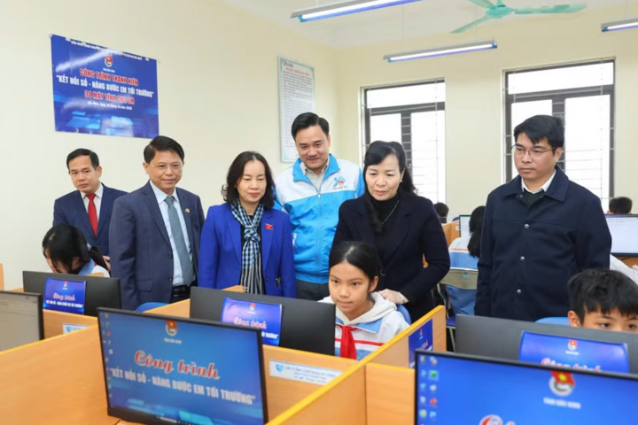 Bắc Ninh trao 100 máy tính từ công trình 'Kết nối số - Nâng bước em tới trường'