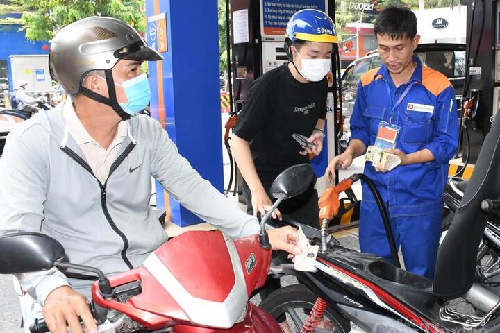 TP. Hồ Chí Minh: Doanh nghiệp đầu mối sẵn sàng cung ứng xăng E10 toàn thị trường