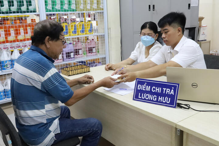 Người hưởng lương hưu dưới 3,5 triệu đồng được tăng thêm 300.000 đồng/tháng