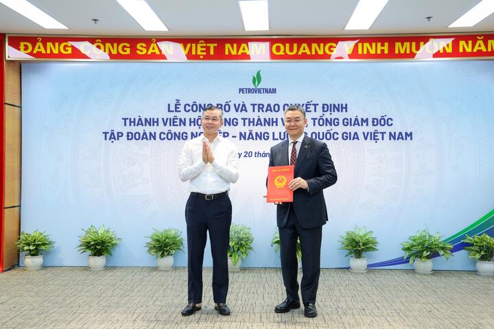 Công bố và trao quyết định Thành viên HĐTV, Tổng Giám đốc Tập đoàn Công nghiệp - Năng lượng Quốc gia Việt Nam