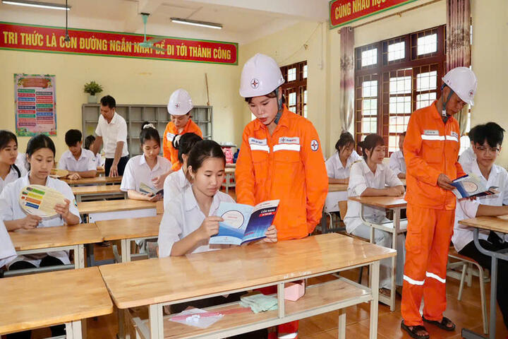 Lào Cai tăng cường tuyên truyền an toàn điện cho học sinh trước dịp nghỉ hè
