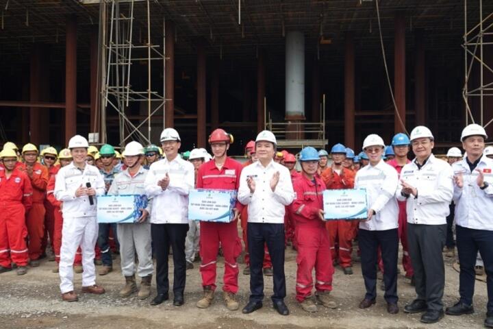 Đảng ủy Petrovietnam tăng cường lãnh đạo công tác tuyên truyền, giáo dục chính trị, tư tưởng, pháp luật cho người lao động