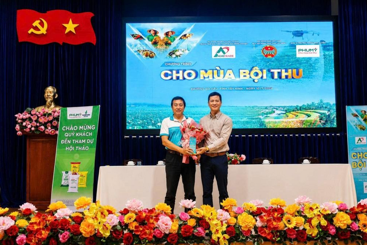 Chương trình Cho mùa bội thu tại phường Gò Dầu với hơn 300 bà con nông dân tham gia