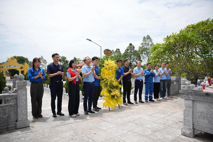 PVNDB tri ân các anh hùng liệt sĩ và gia đình chính sách tại Thanh Hóa
