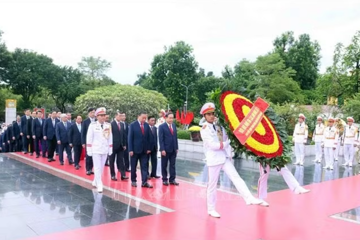 Lãnh đạo Đảng, Nhà nước đặt vòng hoa tại Đài tưởng niệm các Anh hùng liệt sĩ