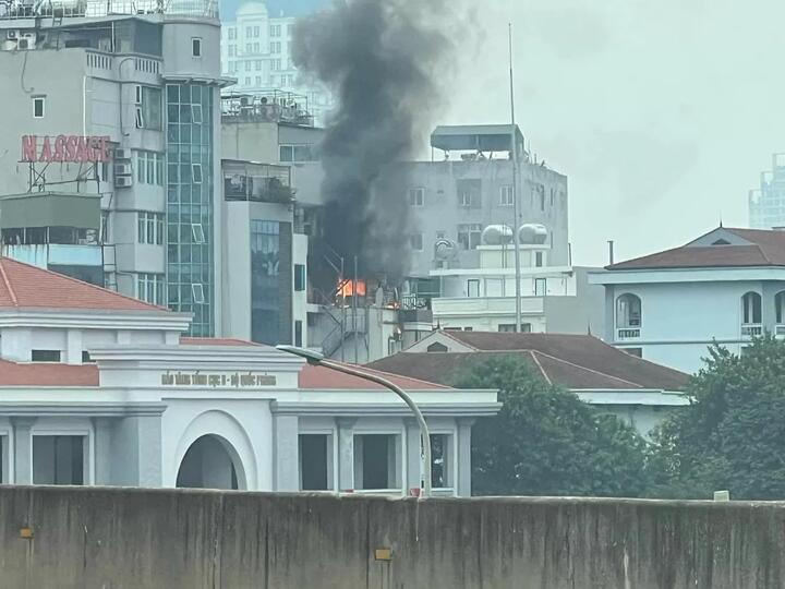 Hà Nội: Chủ nhà đun bếp quên tắt lửa, cháy nhà nghỉ 5 tầng tại quận Nam Từ Liêm