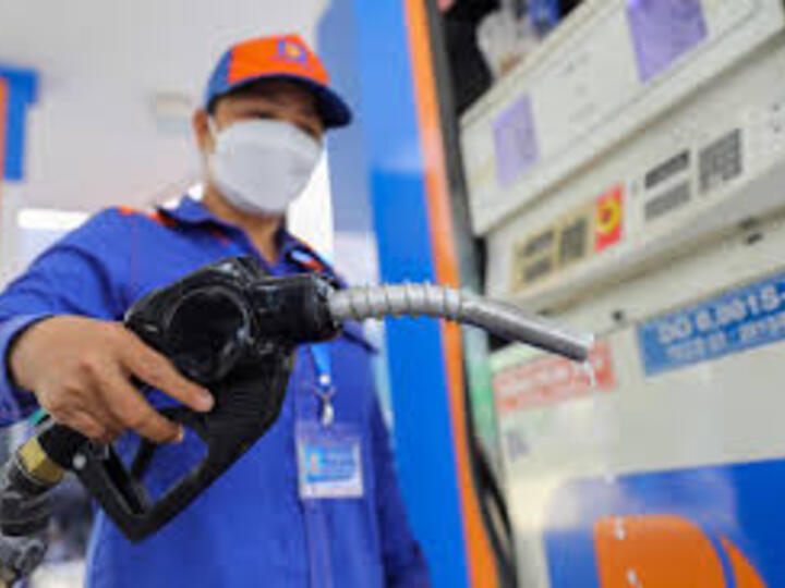 Giá xăng dầu hôm nay 15/07/2025: Duy trì quanh mức cao nhất trong 3 tuần