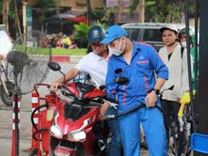 Giá xăng dầu hôm nay ngày 12/11/2025: Bật tăng gần 2%