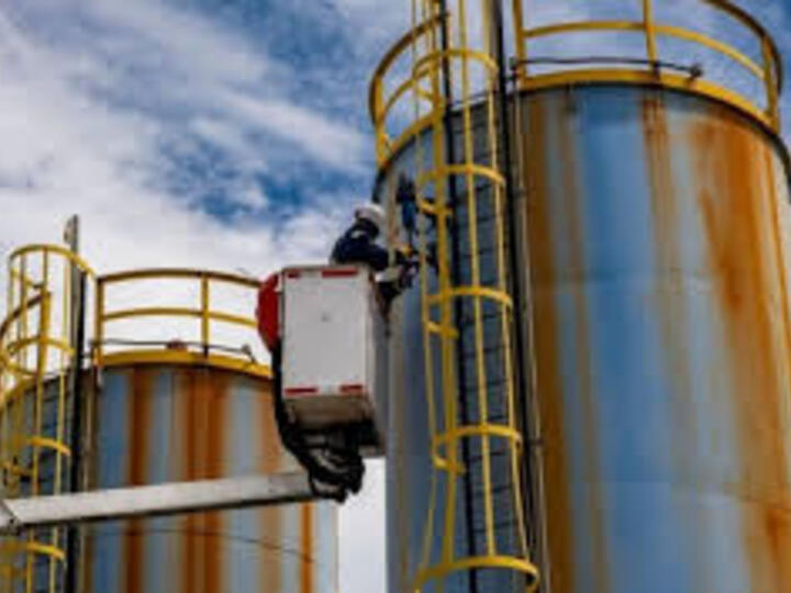 Giá dầu giảm mạnh, áp lực bán phủ kín thị trường năng lượng