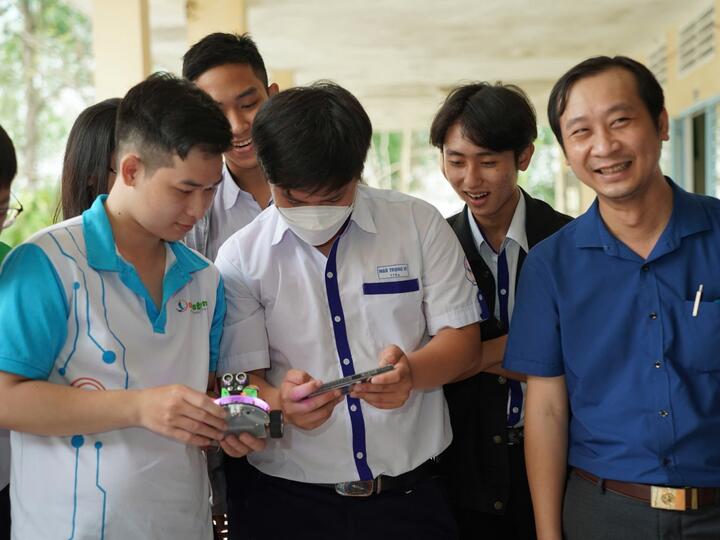 Thầy giáo nhiều năm gắn bó với Robotics gửi kỳ vọng vào STEM Innovation Petrovietnam