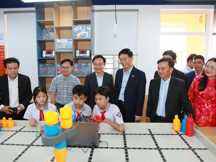 Đưa giáo dục STEM đến gần hơn với học sinh “Vùng đất lửa” Quảng Trị