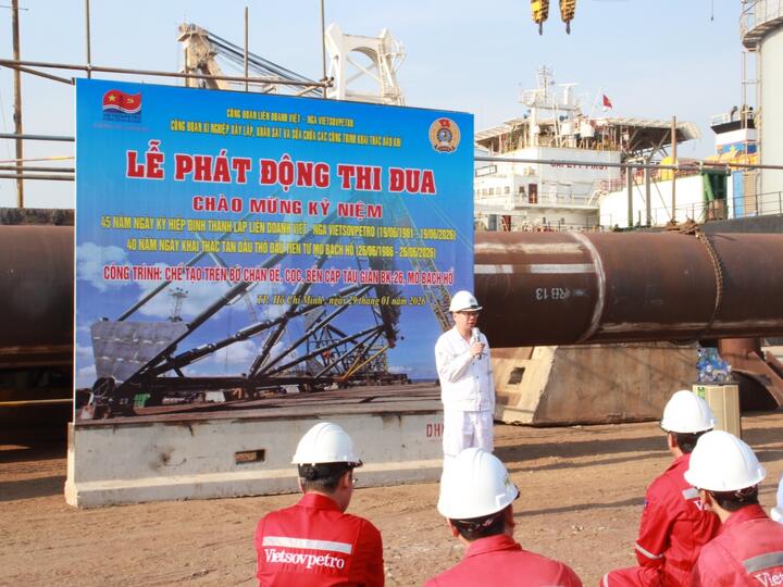 Vietsovpetro: Công đoàn Xí nghiệp Xây lắp phát động thi đua hoàn thành công trình BK26