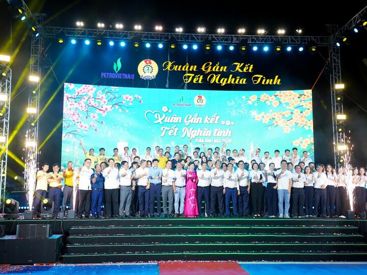 Lan tỏa chương trình "Petrovietnam: Xuân Gắn kết - Tết Nghĩa tình" trên công trường chuỗi dự án khí - điện Lô B - Ô Môn