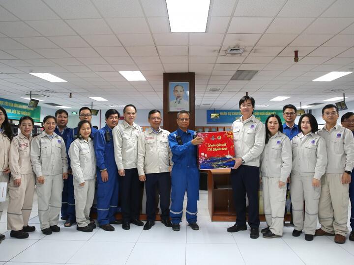 “Petrovietnam: Xuân Gắn kết – Tết Nghĩa tình” Bính Ngọ 2026: Công đoàn Petrovietnam thăm hỏi, chúc Tết người lao động BSR
