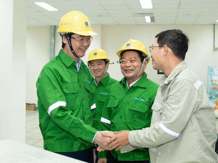 “Petrovietnam: Xuân Gắn kết – Tết Nghĩa tình” Bính Ngọ 2026: Công đoàn Petrovietnam động viên, chúc Tết người lao động Nhà máy Đạm Phú Mỹ