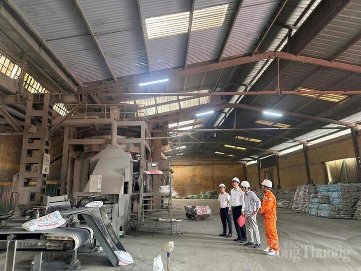 Thủ tướng yêu cầu tiết kiệm điện, thúc đẩy điện mặt trời mái nhà