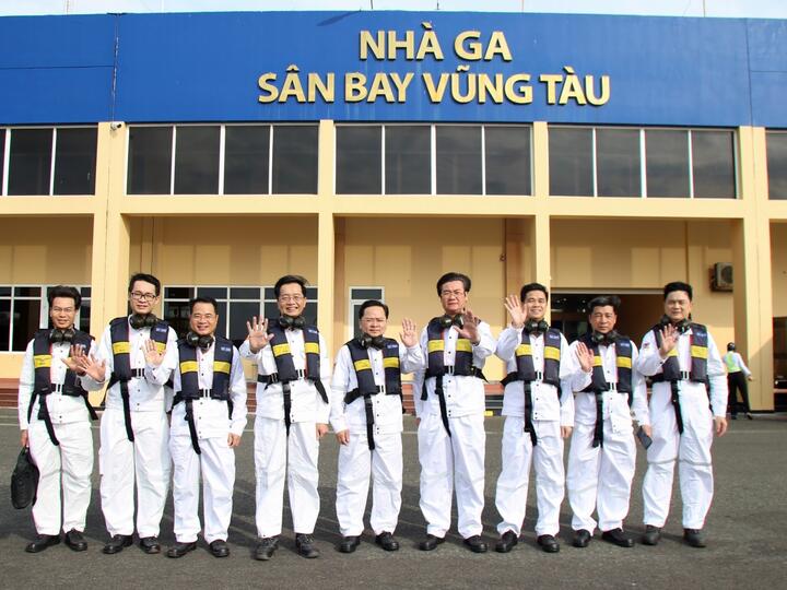 [Chùm ảnh] “Tiếp lửa” cho người lao động Petrovietnam nơi trùng khơi