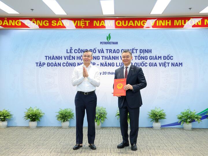 Công bố và trao quyết định Thành viên HĐTV, Tổng Giám đốc Tập đoàn Công nghiệp - Năng lượng Quốc gia Việt Nam