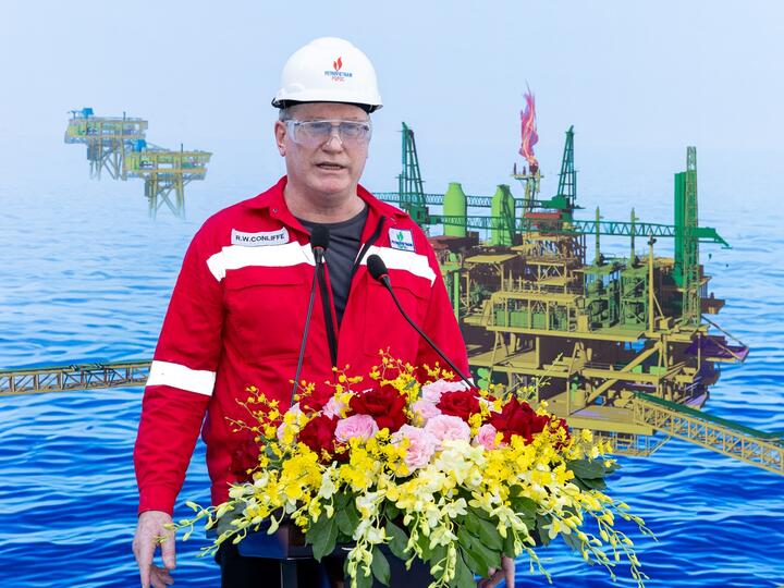 Thi đua hoàn thành các mốc thi công khối thượng tầng giàn CPP Dự án Phát triển mỏ Khí Lô B