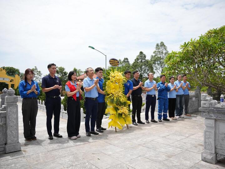 PVNDB tri ân các anh hùng liệt sĩ và gia đình chính sách tại Thanh Hóa