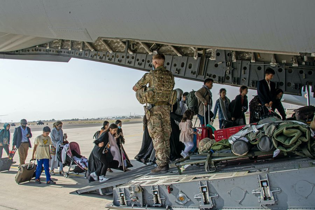 Taliban ra tối hậu thư với Mỹ-NATO: Bất ngờ với thời hạn chót - Ảnh 1. Taliban ra tối hậu thư với Mỹ-NATO: Bất ngờ với thời hạn chót - Ảnh 1.