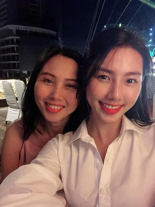 Thuỳ Tiên làm rõ lý do mẹ ruột lủi thủi bắt xe ôm về 1 mình sau sự kiện hoành tráng của con gái - Ảnh 9.