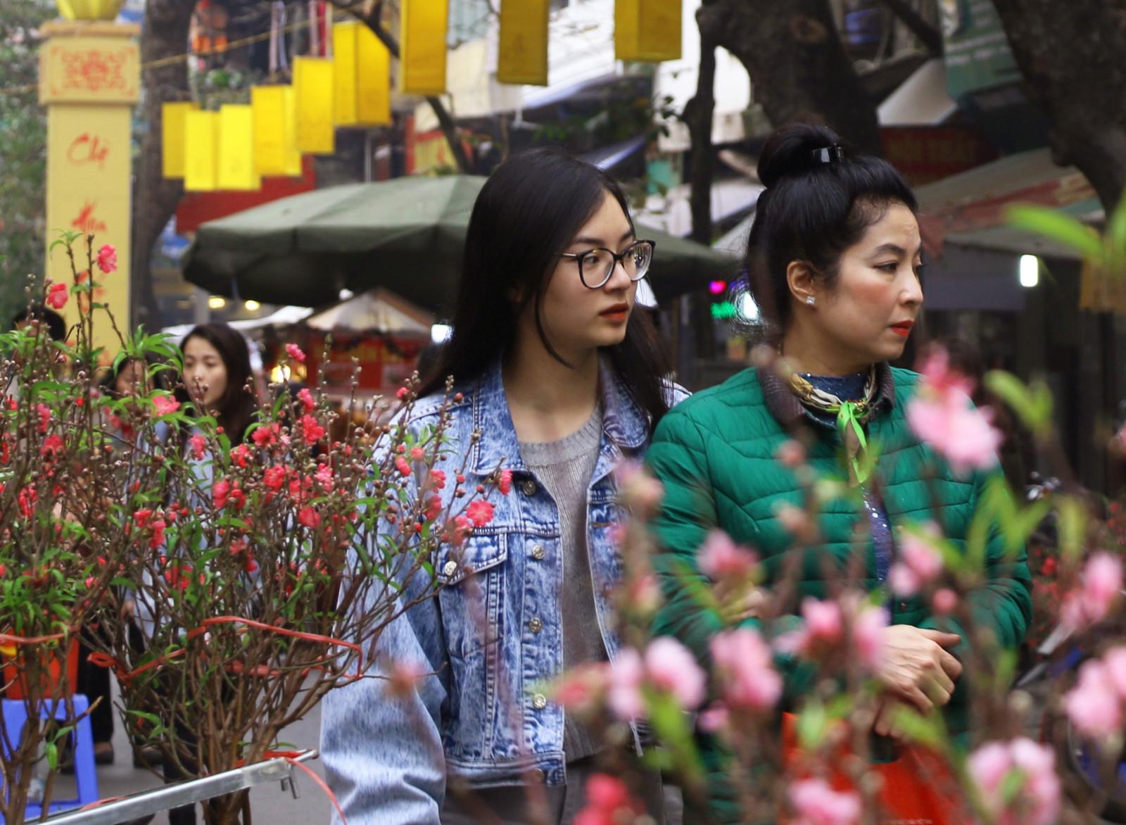 Hà Nội rét đậm, nhiệt độ giảm sâu vào ngày mùng 1 Tết Nhâm Dần - Ảnh 1