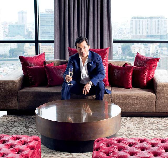 Cận cảnh penthouse hơn 200 tỷ của quý ông độc thân Trần Bảo Sơn: Huyền bí, quyền lực, nằm ngay quận 1, view nhìn thẳng Bitexco - Ảnh 1.