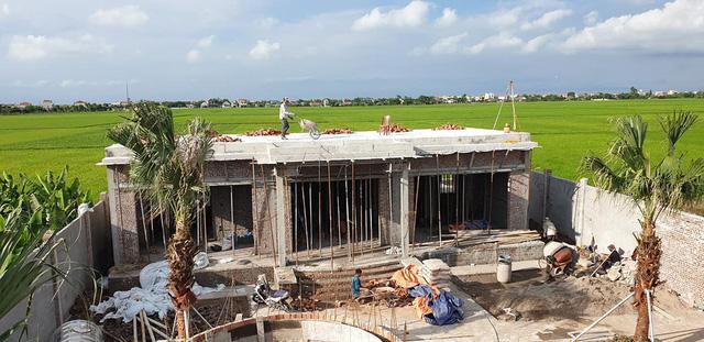Chiều vợ, đại gia Ninh Bình xây ngay lâu đài 1.500m2 cho nàng về quê nuôi cá và trồng rau - Ảnh 2.