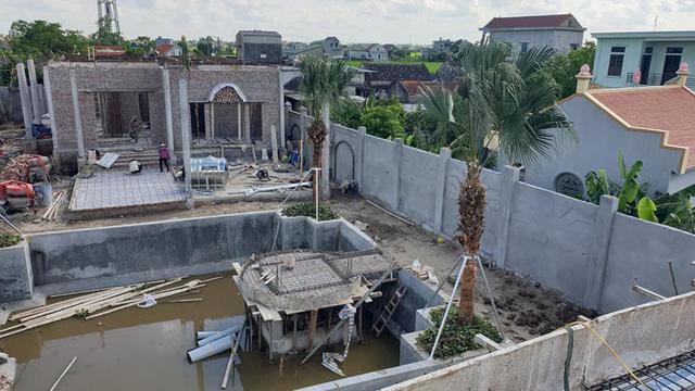 Chiều vợ, đại gia Ninh Bình xây ngay lâu đài 1.500m2 cho nàng về quê nuôi cá và trồng rau - Ảnh 3.