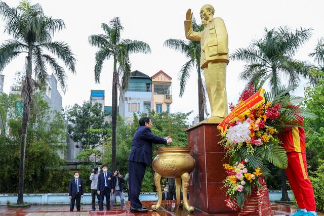 Thủ tướng động viên đoàn thể thao Việt Nam, kiểm tra công tác chuẩn bị SEA Games 31 - Ảnh 1.