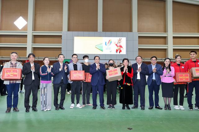 Thủ tướng động viên đoàn thể thao Việt Nam, kiểm tra công tác chuẩn bị SEA Games 31 - Ảnh 11.