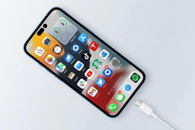 Bloomberg: Apple đang thử nghiệm iPhone với USB  - Ảnh 1.